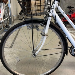 白色自転車の画像