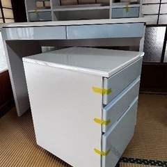 学習机(椅子・キャビネット付)の画像