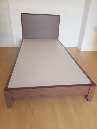 ニトリ シングルベッドフレーム（美品）