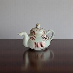 有田焼　伸山窯　醤油さし　蓋にフクロウ
