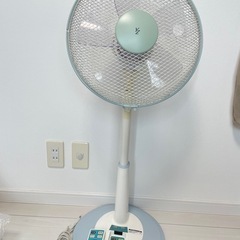 扇風機　リモコン付き　割れあり