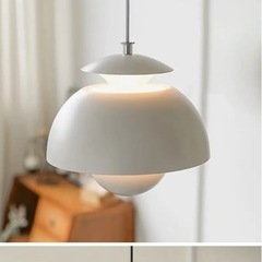 ペンダントライトと人感センサーLEDライトの画像