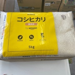 新潟県産コシヒカリ　無洗米5キロ　天然水1ケース