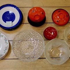 食器（お皿、漆器のお椀、ガラスボウル）いろいろの画像