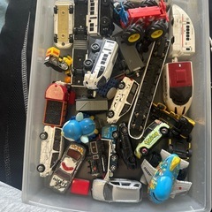 車のおもちゃの画像