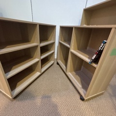 コミックワゴン式本棚三つ