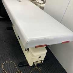 昇降式電動エステベッド
