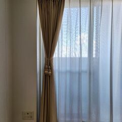 ベージュの遮光カーテン