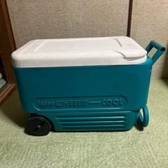 移動らくらく　タイヤ　キャスター付き　持ち手付き　クーラーボックス