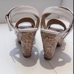 【美品】厚底チャンキーヒール サンダル 白  Mサイズの画像