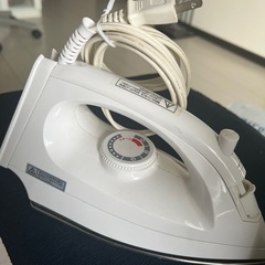 スチームアイロン（ホワイト）