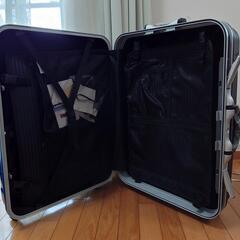 未使用キャリーケース 77L の画像