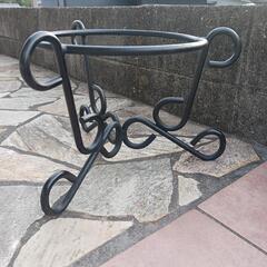 植木鉢　ガーデニング用の花台　鉄製　