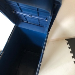 ゴミ箱　ふた　片側ローラー付き　50Lくらい　青の画像