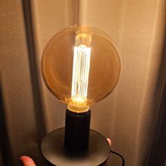 [取引中] ニトリ製の卓上ランプ（LED電球付き）