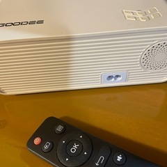 値下げしました。プロジェクター.100インチスクリーンセットの画像