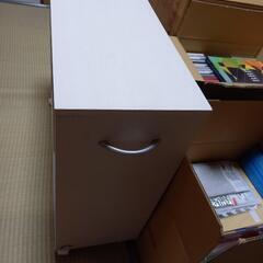 本棚 コロコロ、引手付き(棚調整可能)の画像