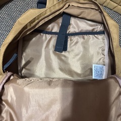 からし色の未使用リュクの画像