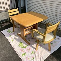 ニトリ★ダイニングテーブル★2人用の画像
