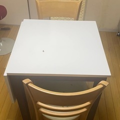 二人用ダイニングテーブルセットの画像