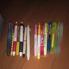 カラーペン、ボールペンのセット