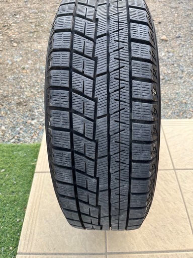 【商談中
】195/60R16 スタッドレスタイヤ4本セット