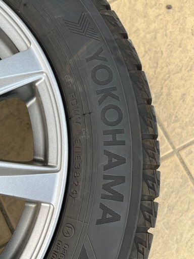 【商談中
】195/60R16 スタッドレスタイヤ4本セット