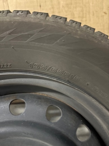 値下げしました。スタッドレスタイヤ　　4本セット　195.65.R15