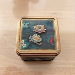 モネ展　クッキー缶　睡蓮　花　アンティーク調
