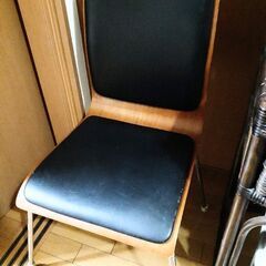 お客様用に★茶合板黒レザー張パイプ椅子　三個セットの画像