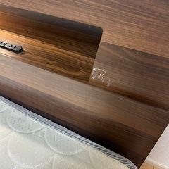 最終値引き！！クイーンサイズベッド、マットレス付きの画像