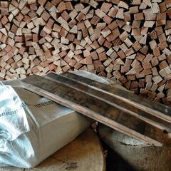 樽薪　（ナラ材）　1袋　約９㎏　５００円　㎏単価約56円