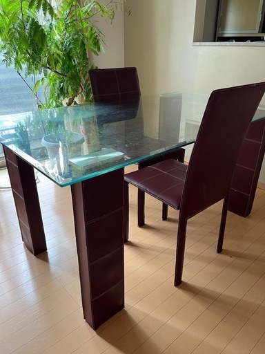 ガラス製のダイニングテーブル150cm