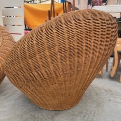 【kj130】ラタン家具 ヴィンテージ ラウンジチェア シングルソファ 籐編み 籐家具 椅子 店舗インテリア サウナ アジアン家具 リゾート バリ家具　検)剣持勇 山川ラタン リプロダクト 一人暮らし　ファミリー　冷蔵庫　洗濯機　オフィス　事務　テーブル　ラック　収納　家具　ソファ ダイニング 食器棚 キッチンの画像