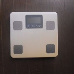 オーム電機　体重体組成計　　YB-005WT