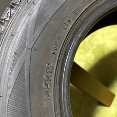 パンクしたスタッドレスタイヤ1本の画像