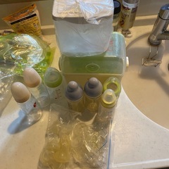 哺乳瓶　消毒用レンジタイプ　粉ミルク替え容器の画像