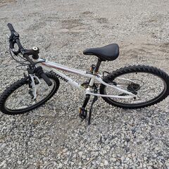 24インチ　自転車　マウンテンバイク　変速あり