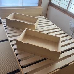 ダブルベッド　収納付き