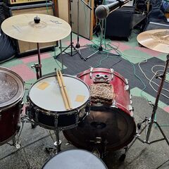 ロカビリーバンドのスタッフ