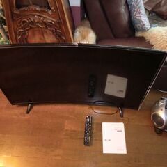 ジョワイユ ４８型曲面　液晶テレビ　2018年 48TVW  ＋　サンヨー  ラジカセ 2008年の画像