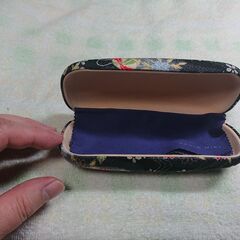 レトロな眼鏡ケース　PARIS MIKI　眼鏡クロス付きの画像