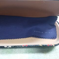 レトロな眼鏡ケース　PARIS MIKI　眼鏡クロス付きの画像