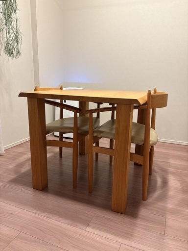 WTW(ダブルティー)で取り扱われていたAPERTO(アペルト) アカシア材