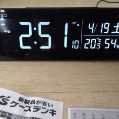 極上美品SEIKO　高級　電波式　カラー液晶　目覚まし時計　温度...
