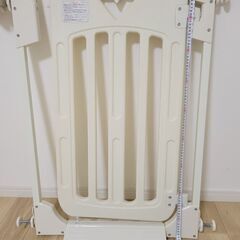値下げ【中古】日本育児　ベビーゲート(67cm～75cm)の画像