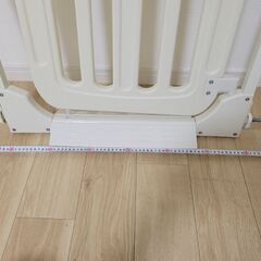 値下げ【中古】日本育児　ベビーゲート(67cm～75cm)の画像