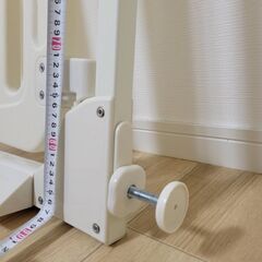 値下げ【中古】日本育児　ベビーゲート(67cm～75cm)の画像