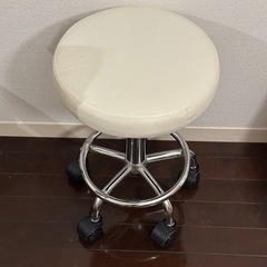 キャスター付き円形チェア