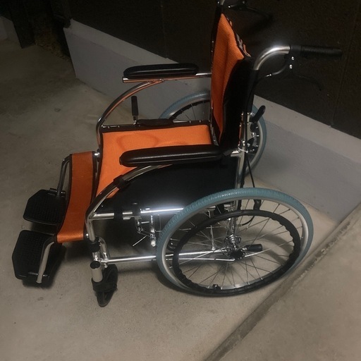  新品　車椅子 自走式 介助式 兼用 20インチ ノーパンクタイヤ 折りたたみ車いす 駐車ブレーキ 安全ベルト 背面ポケット付き 